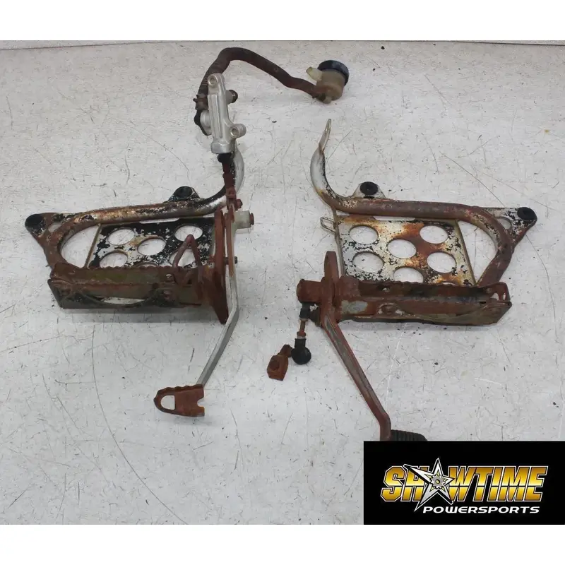 90 YAMAHA WARRIOR 350 LEFT RIGHT FOOT PEG FOOT WELLS HEEL GUARDS PEDALS