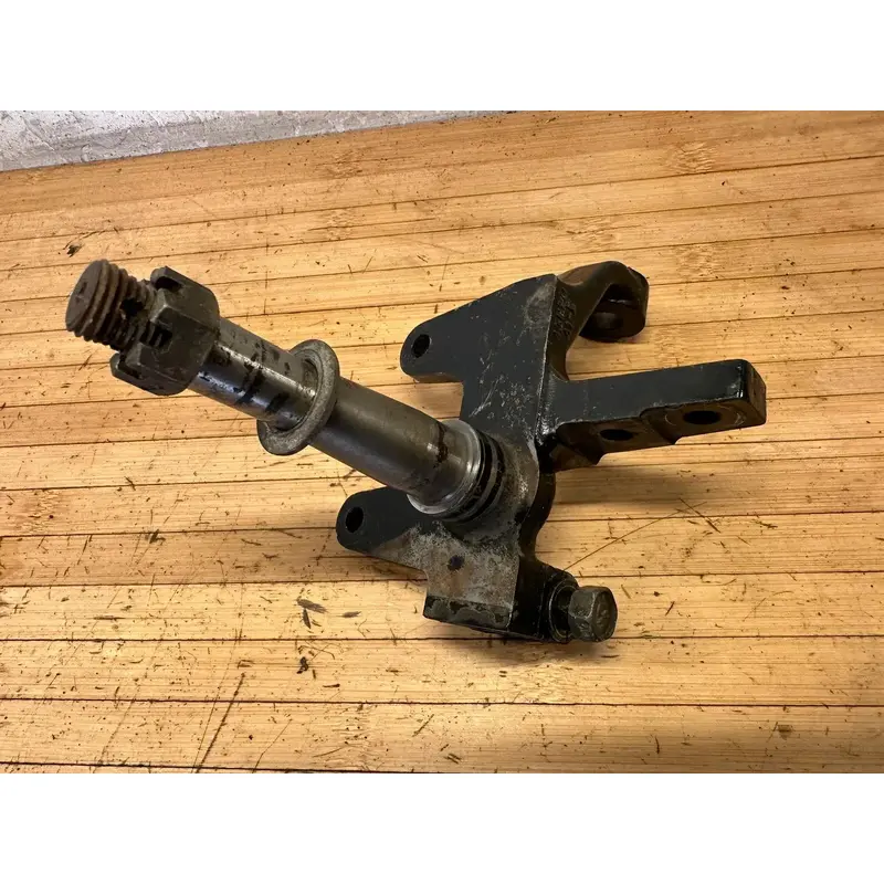1987 - 1990 SUZUKI LT500R QUADZILLA OEM FRONT LEFT LH SPINDLE STEERING KNUCKLE