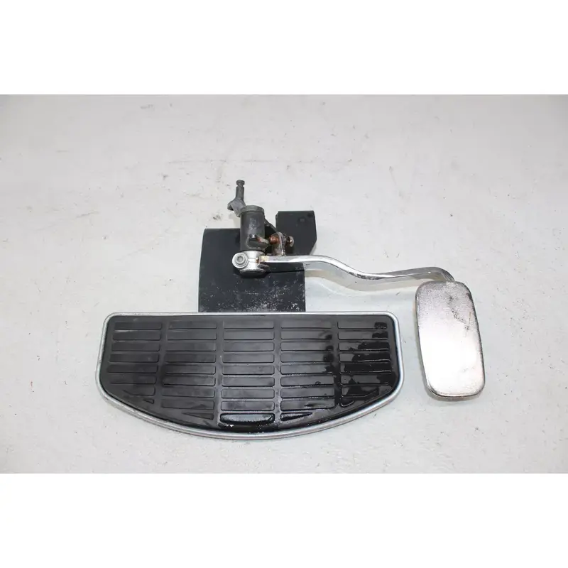 07 SUZUKI INTRUDER VOLUSIA 800 VL800 RIGHT FLOORBOARD W BRAKE PEDAL