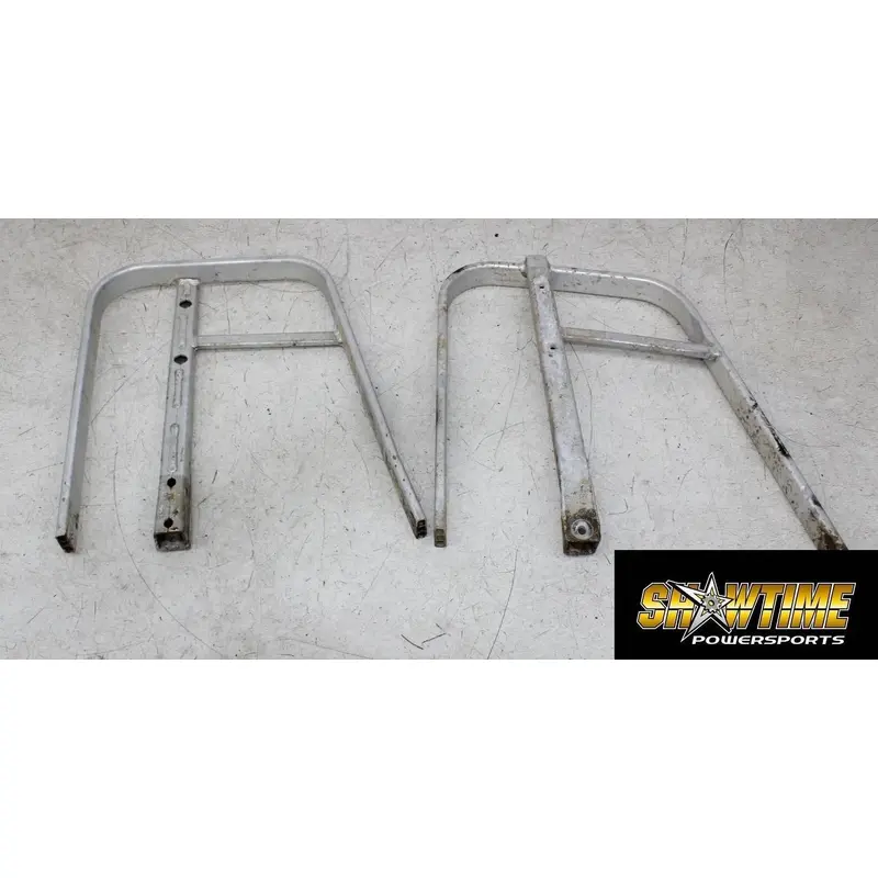 04 BOMBARDIER OUTLANDER 400 LEFT RIGHT FOOT WELL FOOTWELLS BRACES BRACKETS MOUNT