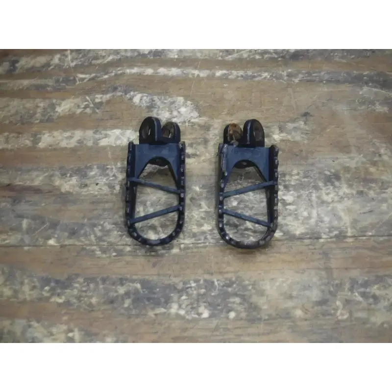 1997 Rm125 (A) Pegs Peg Foot Controls Pedal Frame Fitting 1996 1997 1998 - 2000