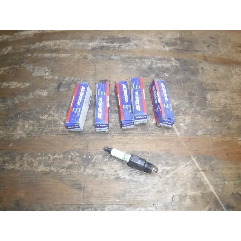 (M1) NEW Old Stock ACDELCO CR43TSM SPARK PLUG - SET OF 5