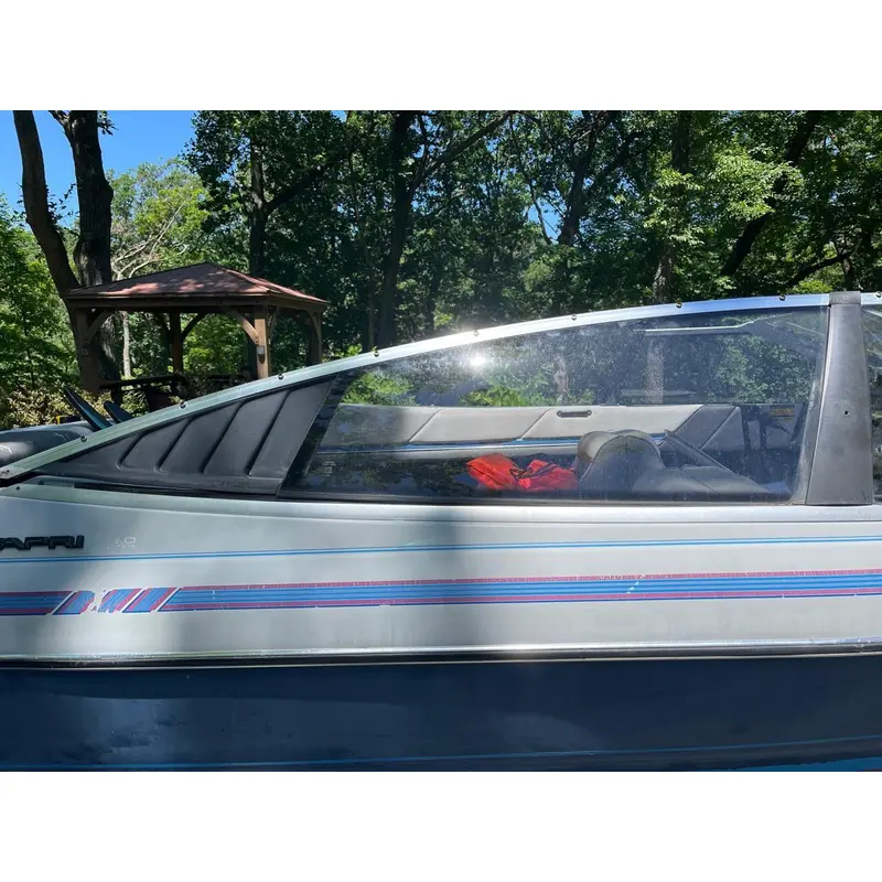 1989 Bayliner Capri 19ft Windshield Glass Drivers Right Rear Side Panel