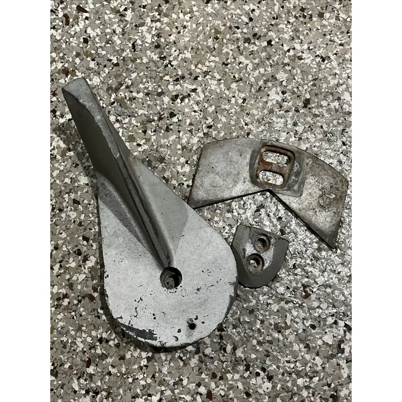 OMC Stringer 400 800 Lower Gearcase Trim Tab Fin Rudder 909779 911575 909548
