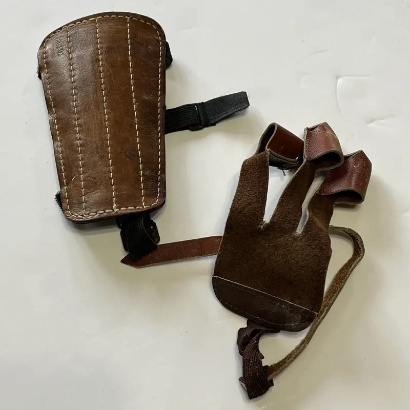 Vintage Archery Protector Arm Guard 3 Straps Leather 3 Finger Glove Gear Set